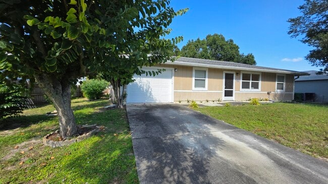 Building Photo - 207 SW Statler Ave