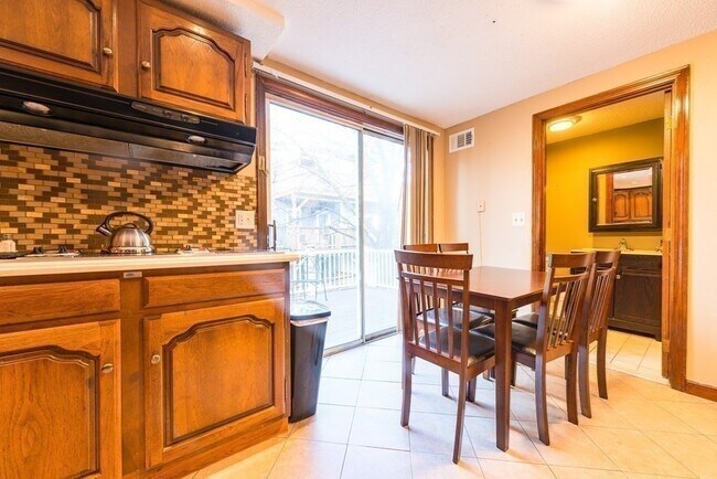 Building Photo - 474 E 7th St