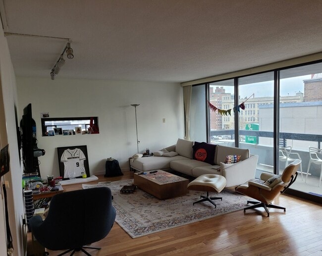 Building Photo - Kenmore Square - Balcony - Pool - Doorman - Garage Parking