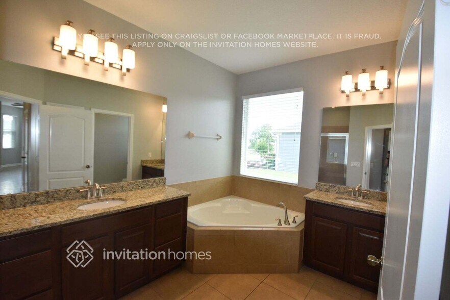 Building Photo - 2425 Misty Cove Cir