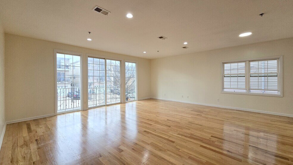 Building Photo - 157 Manchester Pl