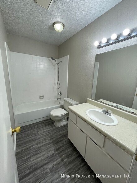 Building Photo - 3007 W Louisiana Ave