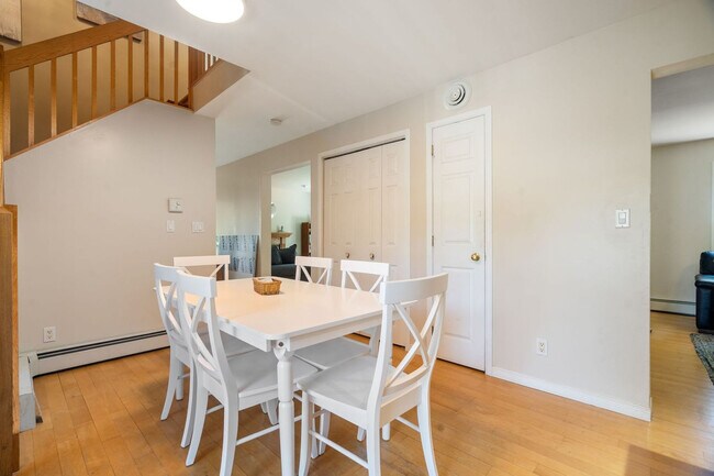 Building Photo - 28 Shoals View Dr