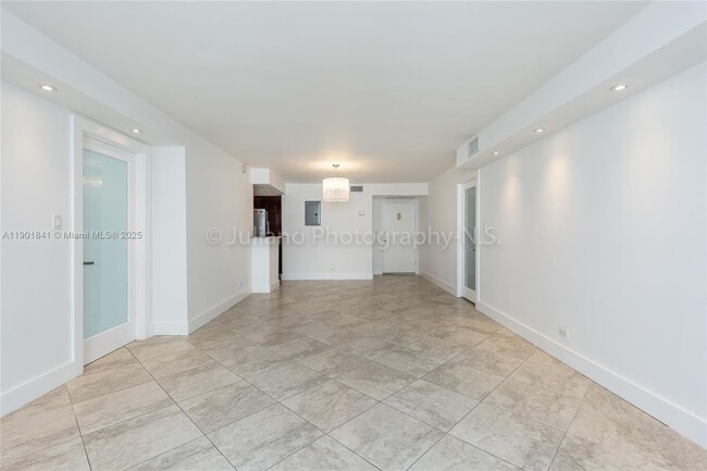 Building Photo - 6039 Collins Ave