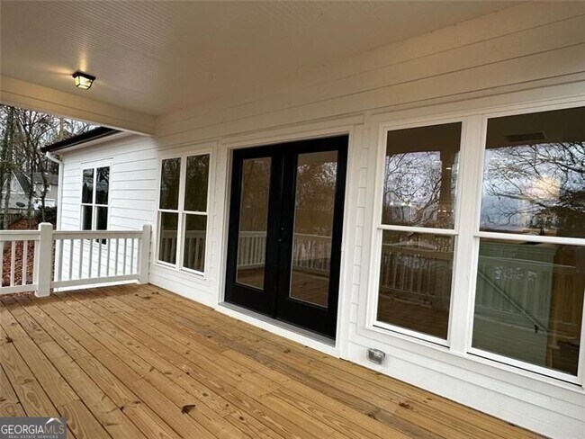 Building Photo - 35 Clearwater Dr