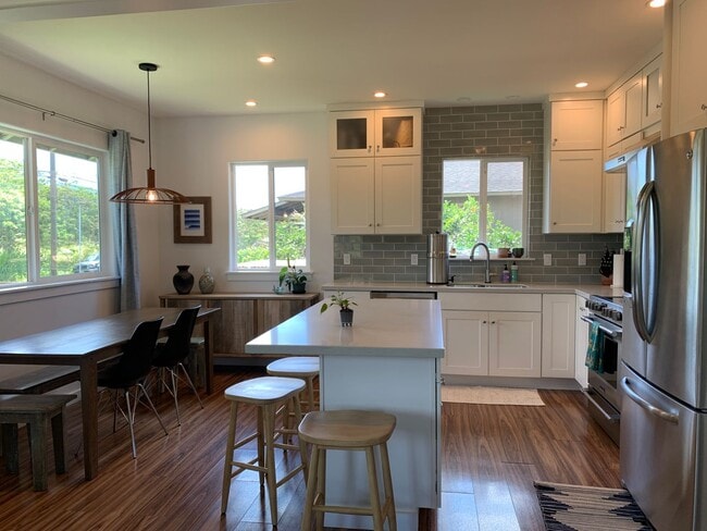 Building Photo - Renovated 3 bed, 2 bath Duplex Home in Waialua