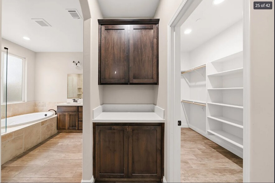 Building Photo - 7303 Whiskey Creek Dr