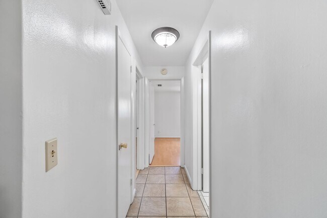 Building Photo - Move In Ready 3/2