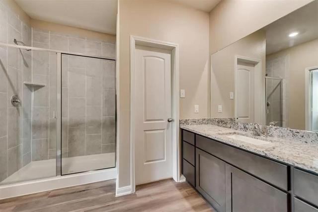 Building Photo - 1917 Lilac Dr