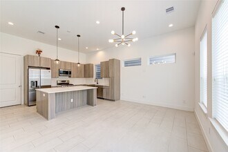 Building Photo - 564 Janisch Rd