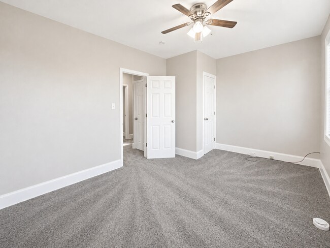 Building Photo - 3 Bedroom Home with Basement, Laundry Area & Bright Living Space