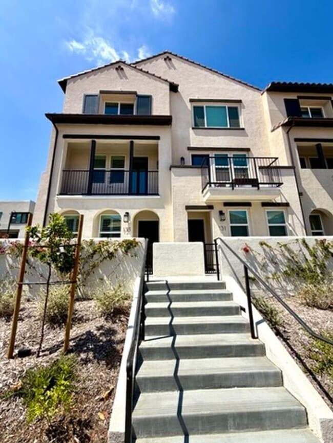 Building Photo - Brand-New Luxury Townhome for Lease in Claremont