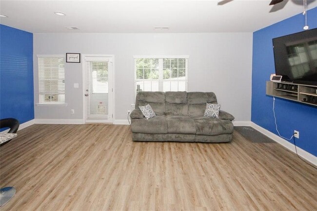 Building Photo - 10162 Benton Woods Dr