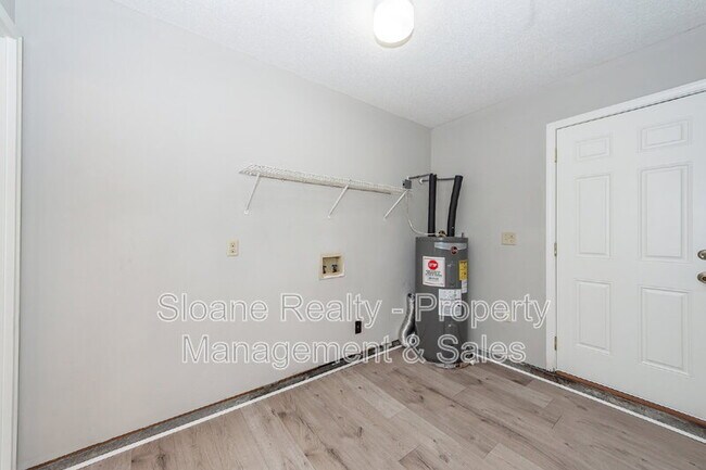 Building Photo - 5161 Eastway St