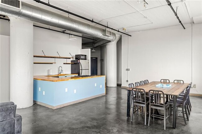 Building Photo - 426 Marietta St NW