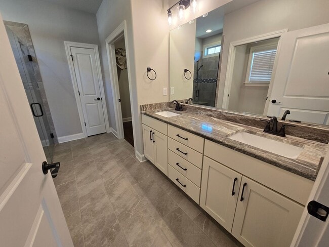 Building Photo - Gorgeous 3 Bedroom, 3 Bath Home Built in 2021- Madison, Alabama