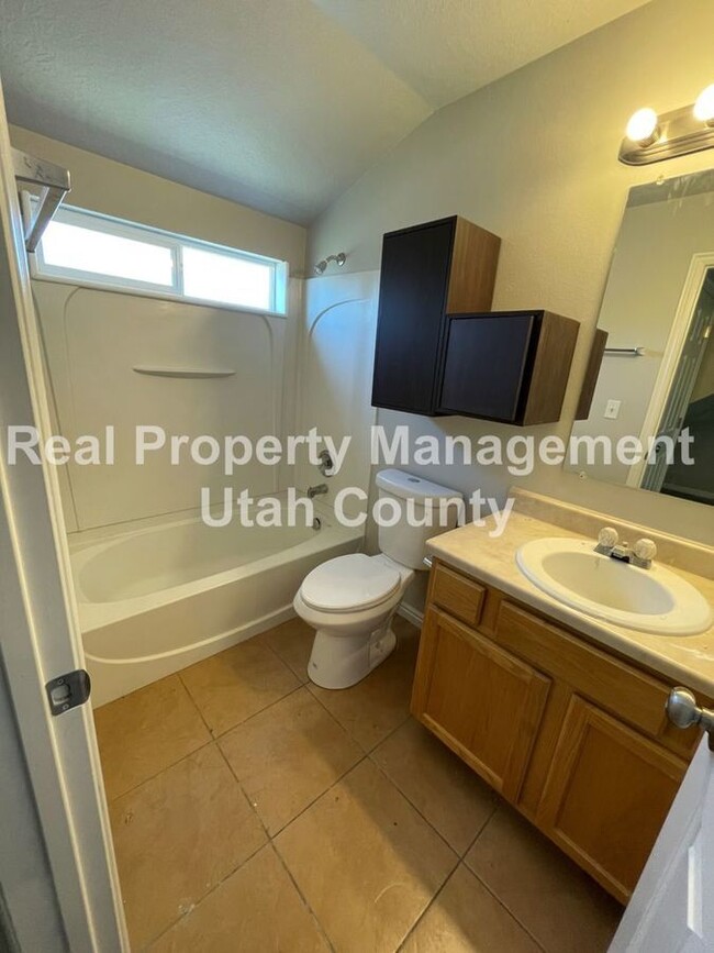 Building Photo - 2252 Harvest Moon Dr