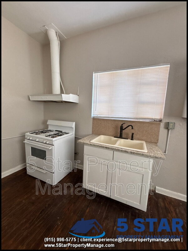 Building Photo - 1114 El Paso St