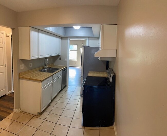 Building Photo - 927-933 Weston Court Vandalia, OH 45377