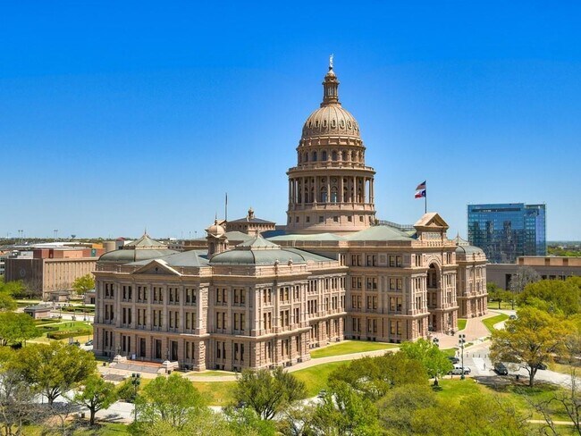 Building Photo - 1122 Colorado St