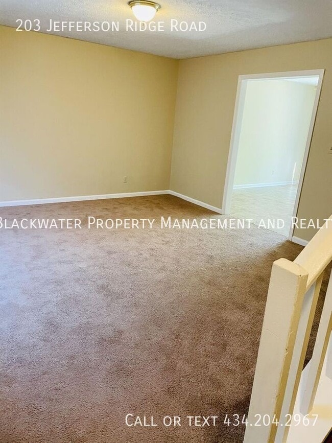 Building Photo - 203 Jefferson Ridge Rd