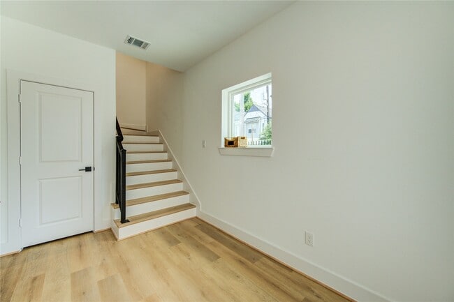 Building Photo - 4037 Buck St