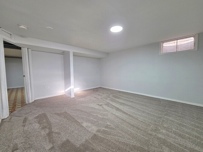 Building Photo - 29 E Lake Shore Dr