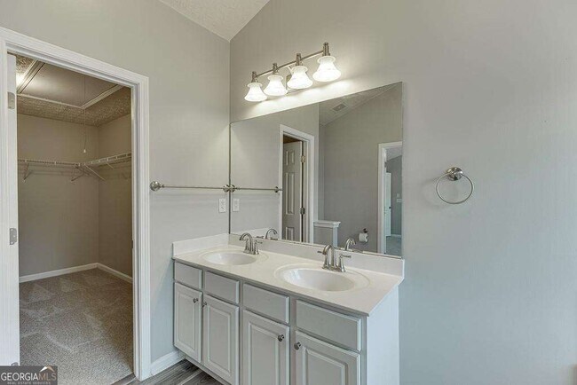 Building Photo - 678 Clairidge Elm Trail SW