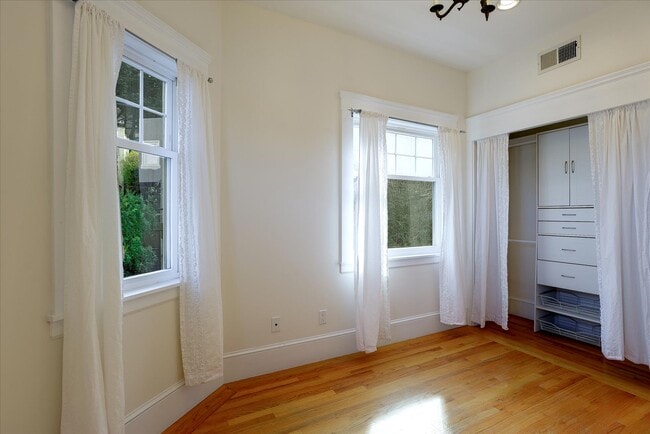 Building Photo - 175 Vasquez Ave