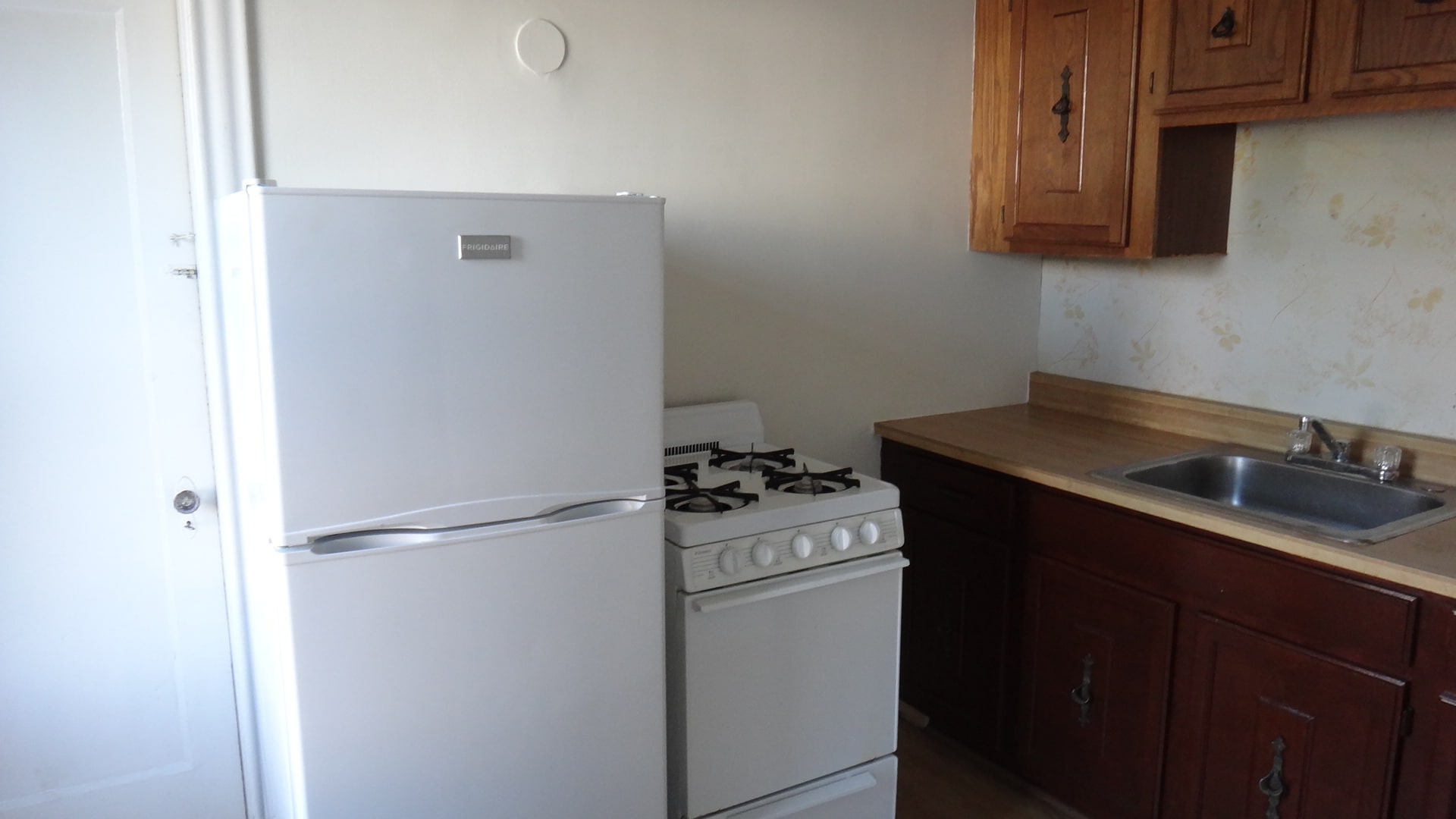 Building Photo - 347 Pleasant St