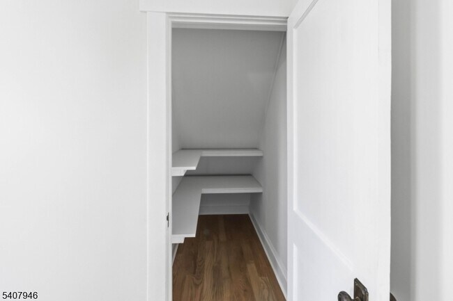 Building Photo - 10 Zazzetti St