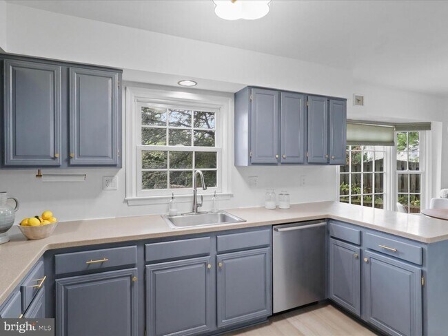 Building Photo - 3001 Federal Hill Dr