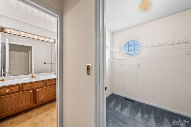 Building Photo - 800 E Saratoga Cir