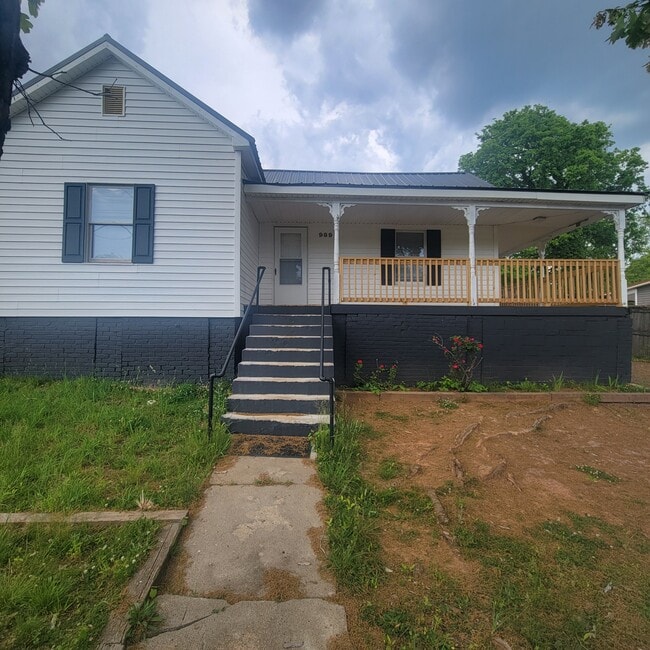Primary Photo - 989 Harris St