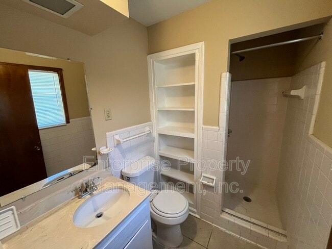 Building Photo - 3539 Glenshaw Dr