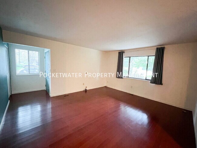 Building Photo - 1400 Crete Ct