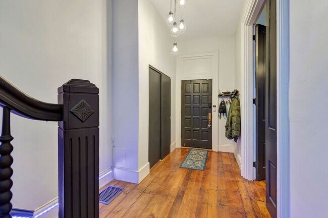 Building Photo - Charming 3BR Duplex in Covington