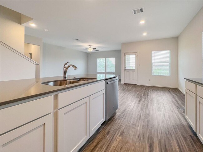 Building Photo - 1225 Toyah Dr