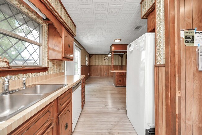 Building Photo - 535 Pampa St