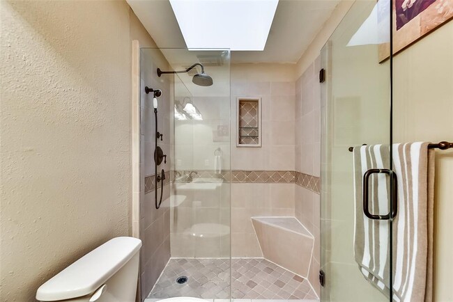 Building Photo - 4040 Avondale Ave