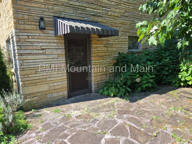 Building Photo - 99 Marlborough Rd