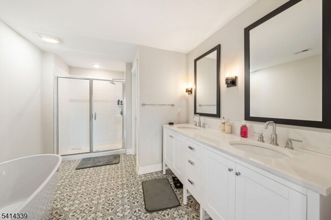 Building Photo - 707 Station Rd