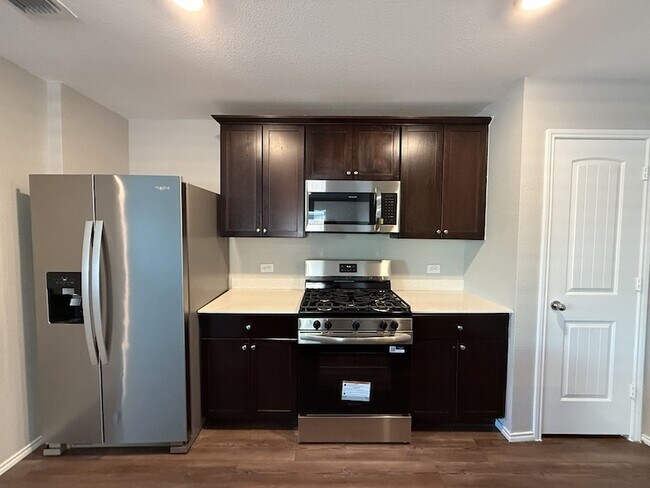 Building Photo - 413 Everglades St