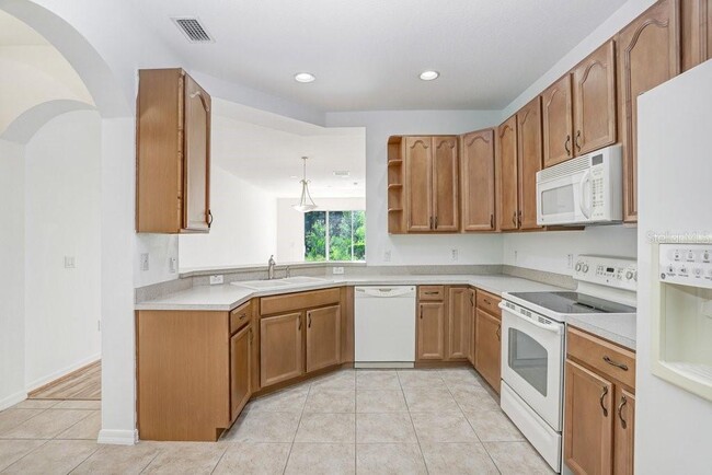 Building Photo - 2050 Park Crescent Dr