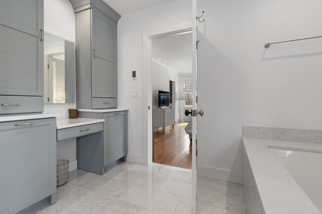 Building Photo - 29 Weston Hill Rd