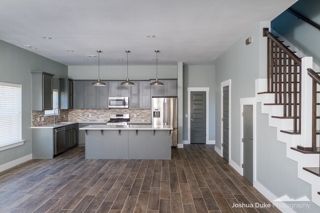 Building Photo - Pre-Leasing Modern Style Home Minutes from Campus and Downtown Fayetteville