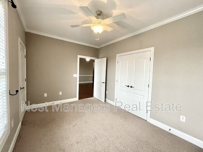 Building Photo - 1922 Harcourt Cir