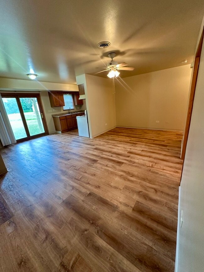 Building Photo - 465-479 N School St