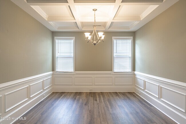 Building Photo - 412 Palisades Dr