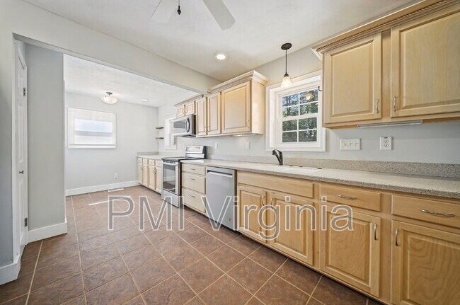 Building Photo - 1641 E Bayview Blvd